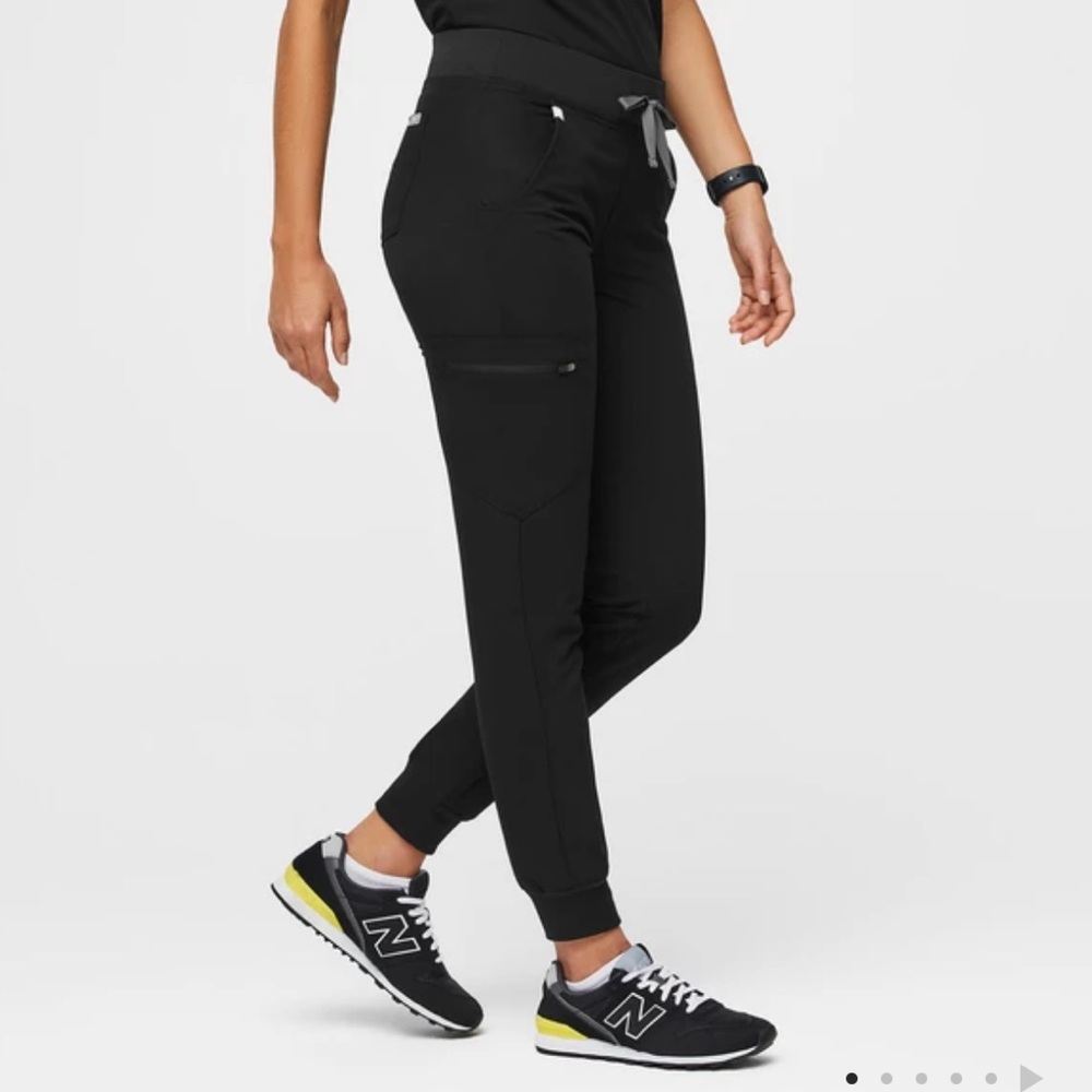 FIGS Women’s Zamora Jogger Scrub Pants™